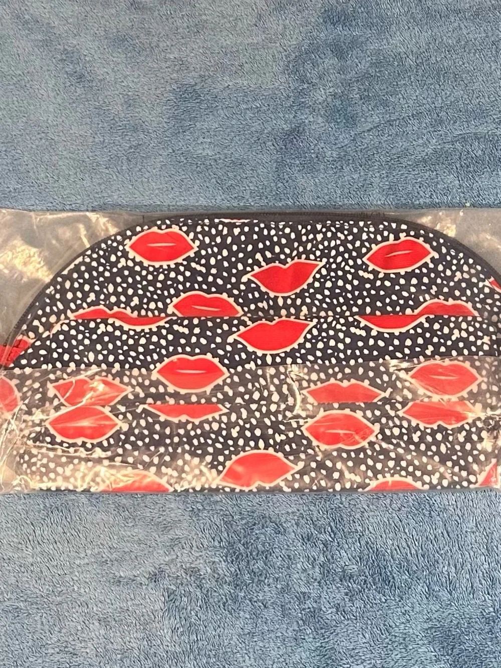Avon Navy Lip Print Cosmetic Pouch - Red Lips